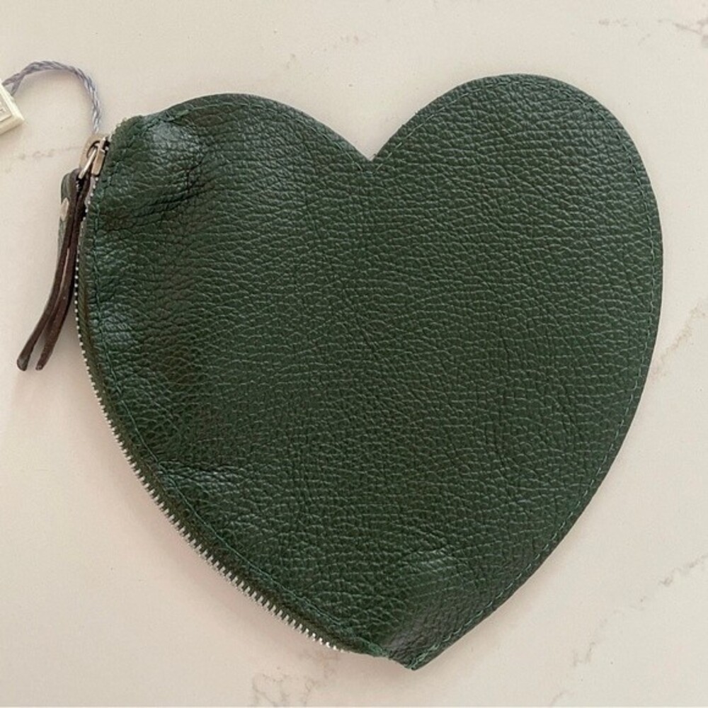 NWT Italian Leather Heart Shaped Hunter Green Zippered Pouch - Picture 3 of 13